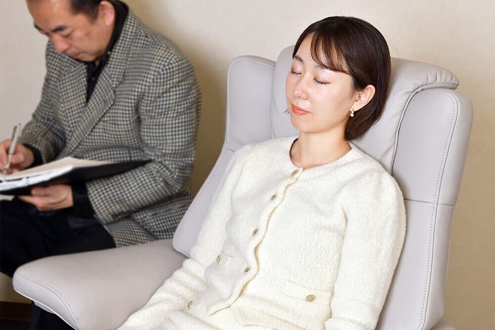 なりたい自分になる催眠術の施術風景